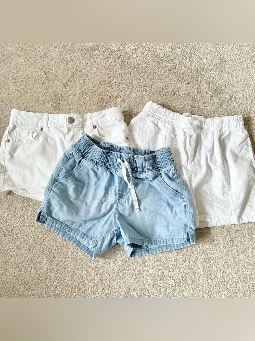 Cat & Jack blue and white bundle of 3 denim eyelet shorts Medium 7/8